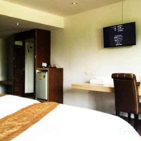 Nh Elegant Hotel Sakon Nakhon Exterior foto