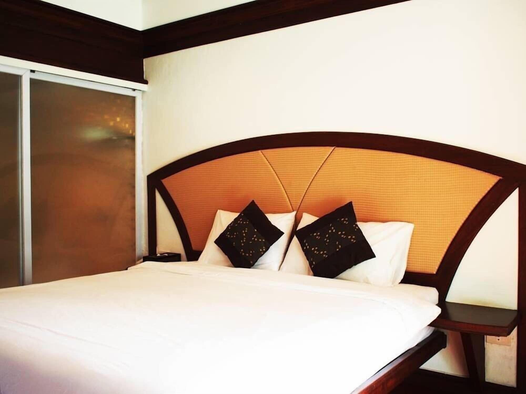 Nh Elegant Hotel Sakon Nakhon Exterior foto