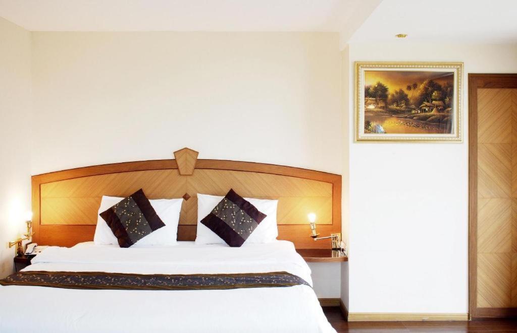 Nh Elegant Hotel Sakon Nakhon Exterior foto