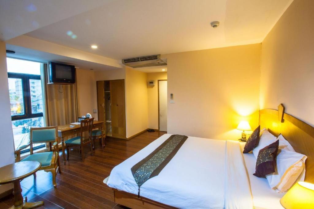 Nh Elegant Hotel Sakon Nakhon Exterior foto