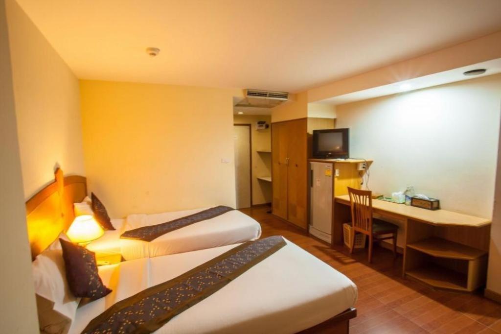 Nh Elegant Hotel Sakon Nakhon Exterior foto