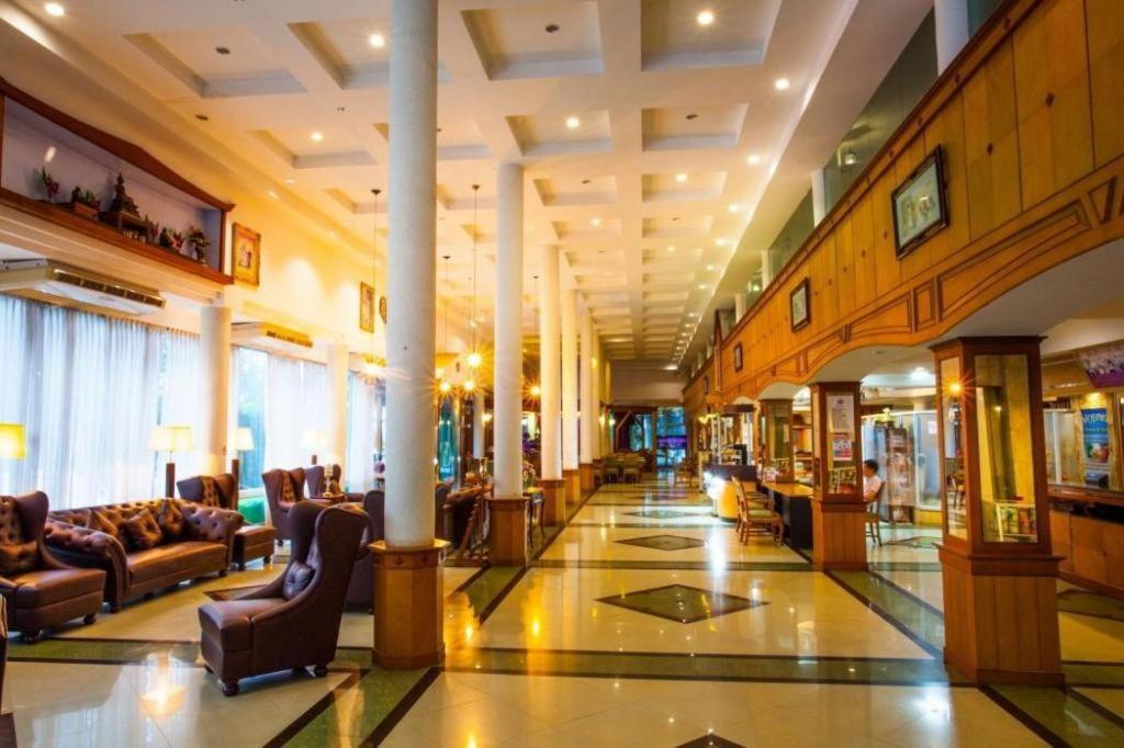 Nh Elegant Hotel Sakon Nakhon Exterior foto