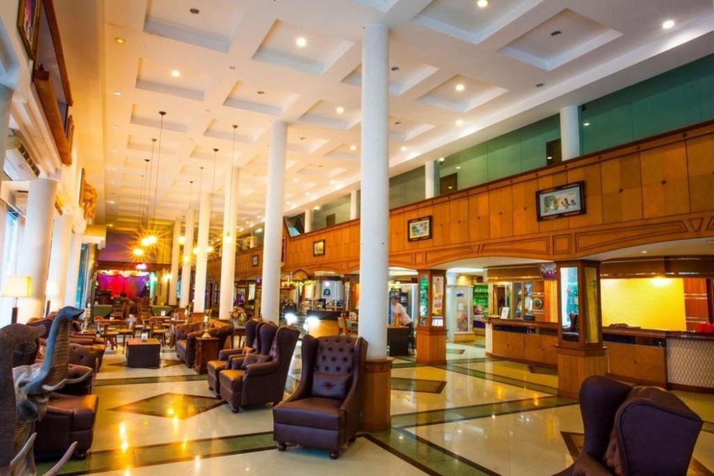 Nh Elegant Hotel Sakon Nakhon Exterior foto