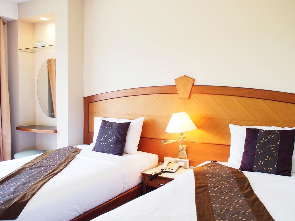 Nh Elegant Hotel Sakon Nakhon Exterior foto