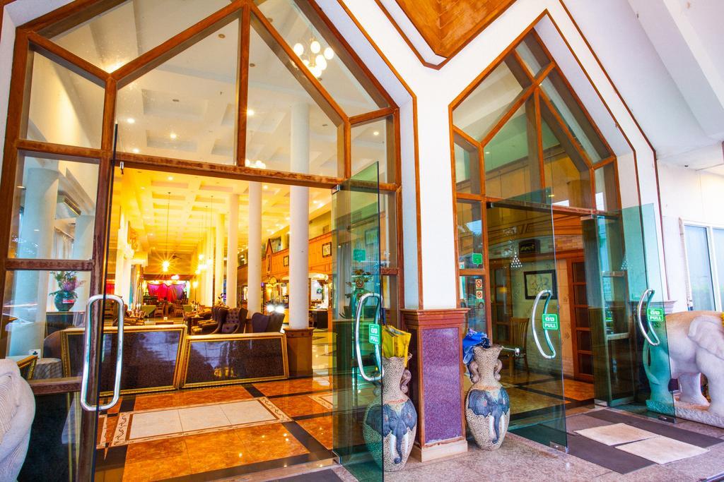 Nh Elegant Hotel Sakon Nakhon Exterior foto